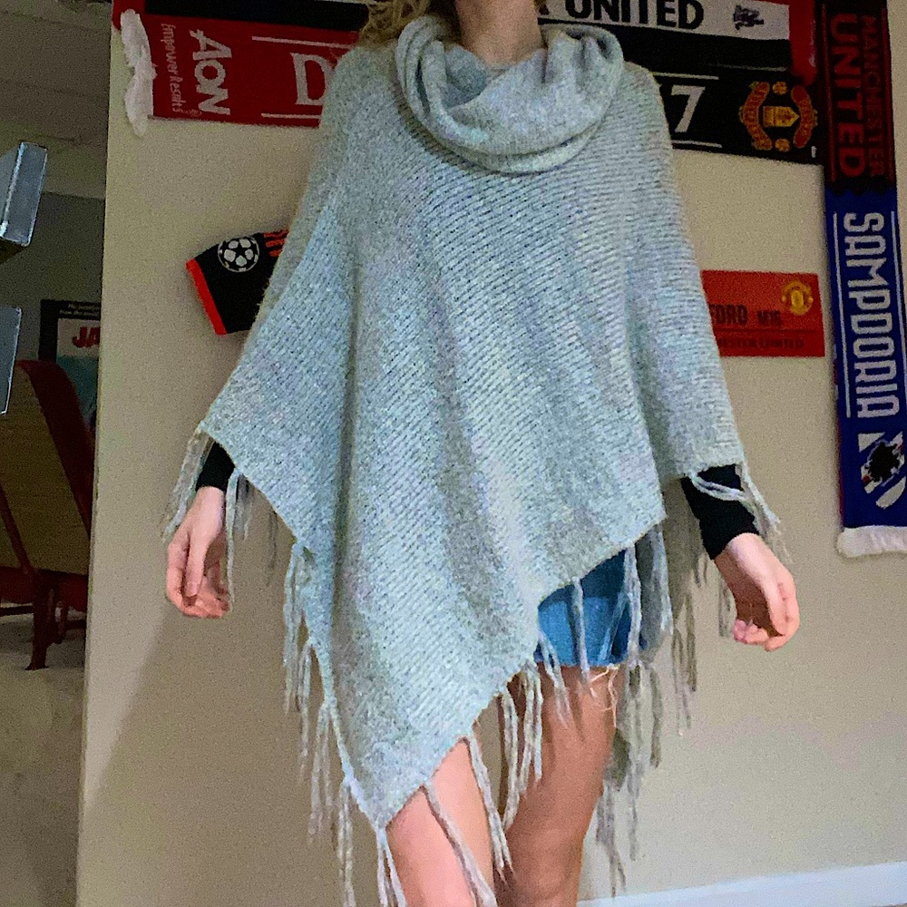 BASS GRAY SWEATER SHAWL ONE SIZE